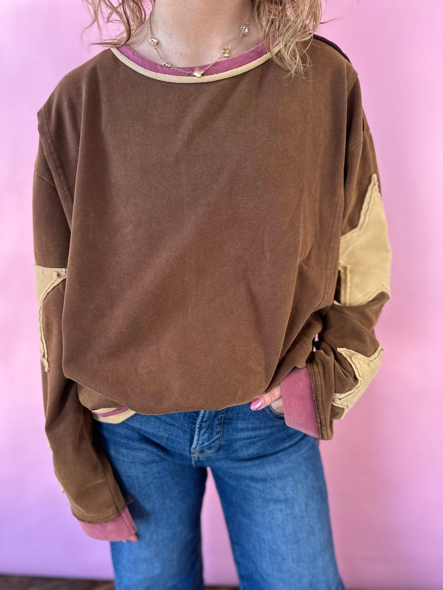 BROWN STAR SLEEVE TOP