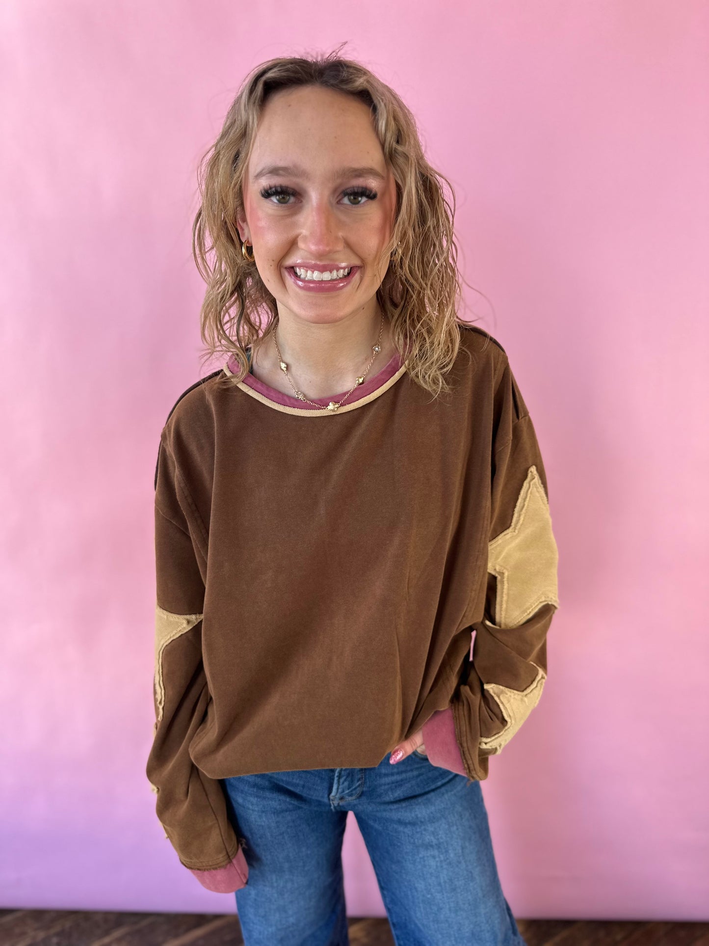 BROWN STAR SLEEVE TOP