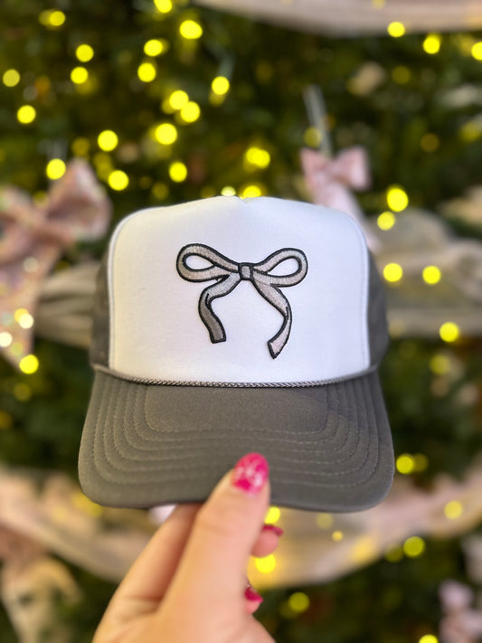 GREY BOW TRUCKER HAT